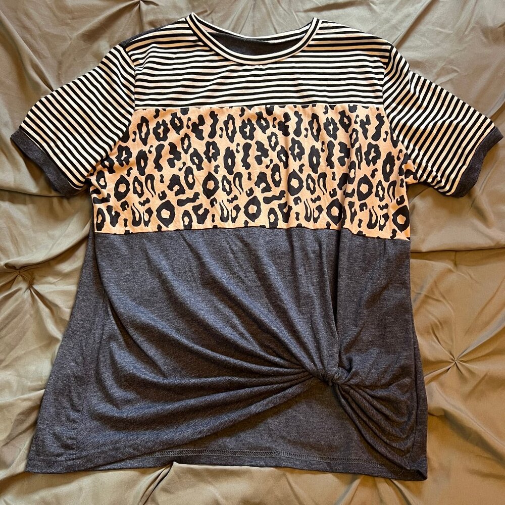 Casual Navy, Tan, Black, White Short Sleeve Top Size XL